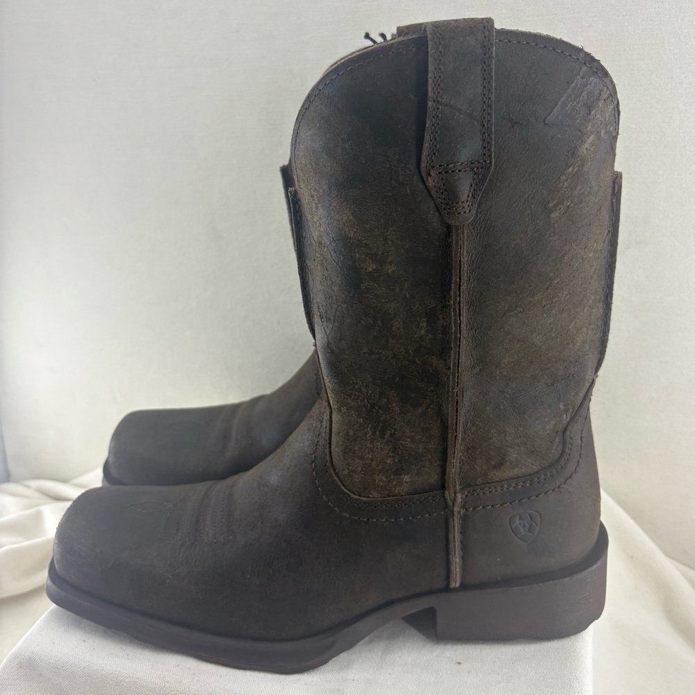 Ariat Rambler men’s size 10D Leather Cowboy Boots